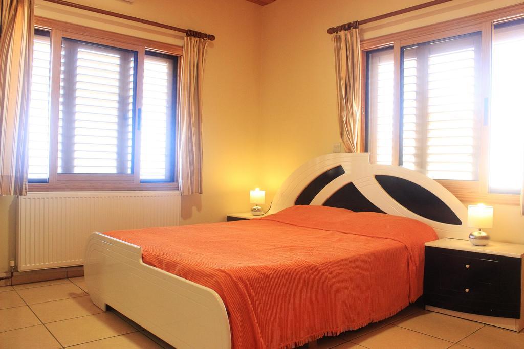 Villa Majestic Agia Marina  Exteriör bild