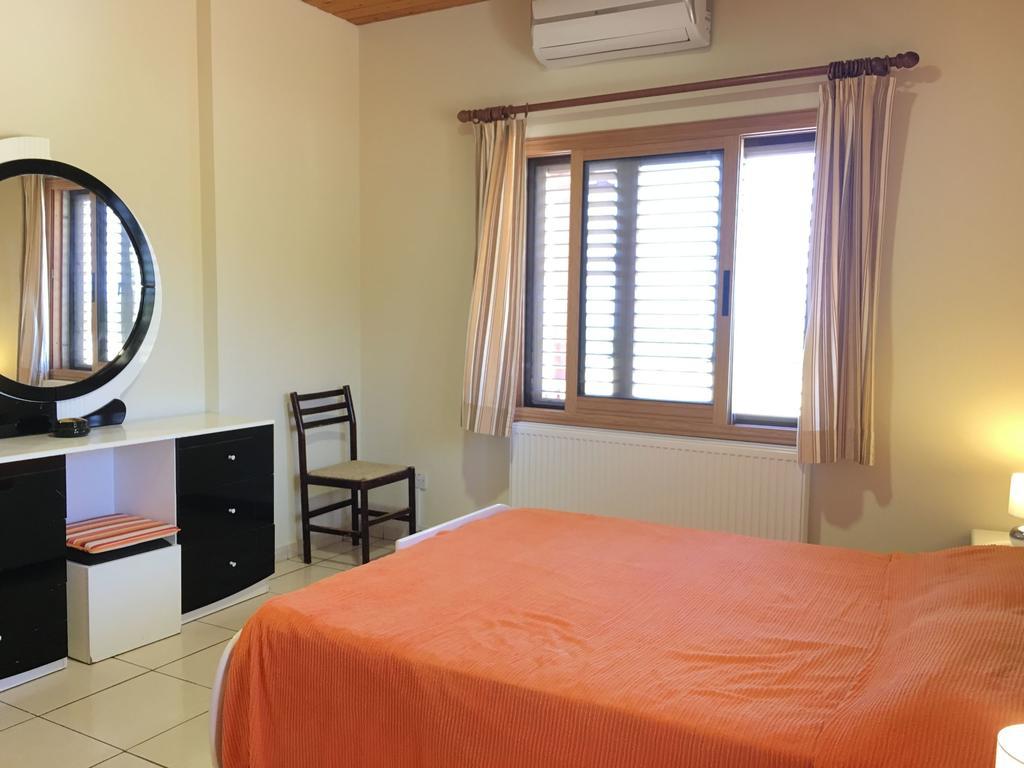 Villa Majestic Agia Marina  Exteriör bild