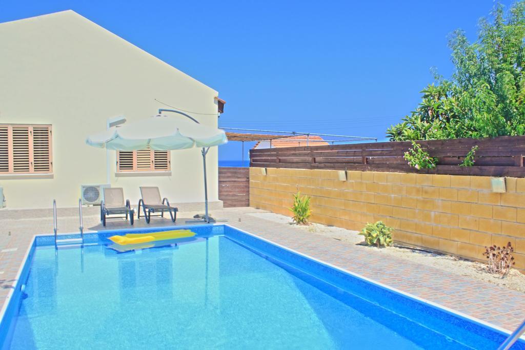 Villa Majestic Agia Marina  Exteriör bild